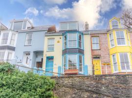 The Slipway Fowey Harbour Parking 1 Min & Garden, holiday home in Fowey