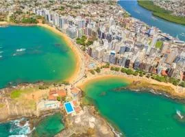 Casa Super Agradável, 250 metros da praia da Areia Preta, cinco quartos com ar, wifi, garagem, completa