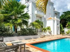 Luxury Seafront 4p large ground floor apartment