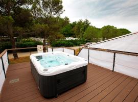 Categorical Floating House, ξενοδοχείο σε Portorož