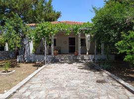 By the sea, cottage in Skala Rachoniou