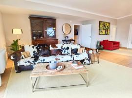 Penthouse Hafenblick - private Sauna - Teil der HolidayEscapes Kollektion, hotel in Travemünde