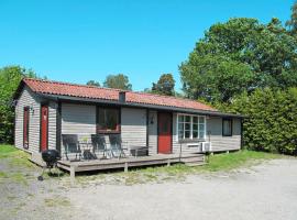 Holiday Home Hoka Stugan - B, hotel em Asarum