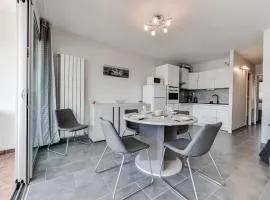 Apartment Les Marinas de la Plage I-3 by Interhome