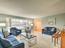 Spacious Family Glenwood Estates Home with Hot Tub!, ξενοδοχείο με υδρομασάζ σε Glenwood