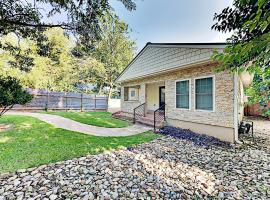 Charming Delight, cottage in Austin