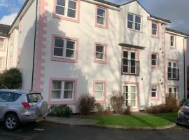 Keswick Ground floor apartment with parking, handicapvenligt hotel i Keswick