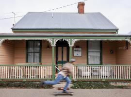 Ned Kelly’s Marlo Cottage - in the best Beechworth location、ビーチワースのホテル