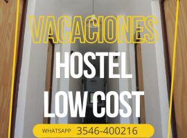 HOSTEL AMARILLO - Lejos del centro - EX hotel abandonado - Río y zona de campo, hotel em Santa Rosa de Calamuchita