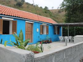 Casa Pé di Polon holiday home, קוטג' בPicos