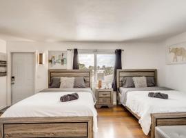 Coral Sands HUGE Studio w/ 2 Queen beds!