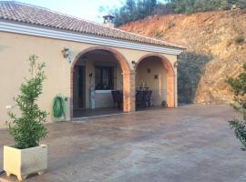 Casa Cuatro Vientos - Barranco Del Sol, casa per le vacanze ad Almogía