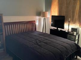 COMFY COZY ROOM ON QUIET CUL-DE-SAC