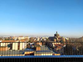 La Terrazza su Monza Casa Vacanze, hotel a prop de Centre comercial Vulcano, a Monza