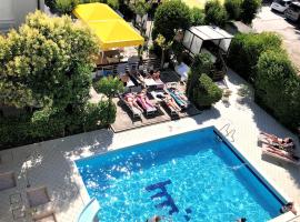 Hotel Marzia con Piscina, hotel Riccionéban