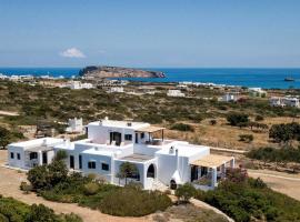 Traditional Villa 5-min walk to the beach, familjehotell i Santa Maria