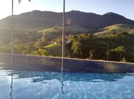 Hotel Chalés Capitanias，位于阿瓜斯迪林多亚的度假村