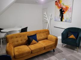 Garland Modern 2 Bedroom Apartment With Parking London, cheap hotel in Plumstead
