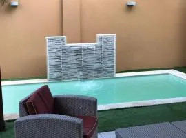 LUXURIOUS 3 BEDROOM HOUSE IN GOLD COAST