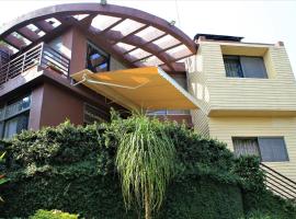 Karjat Villa (3 BHK) With Garden Amidst Nature, hotel v destinaci Karjat