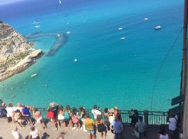 Donnaciccina Accomodation, hotel i Tropea