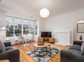 Wellington View - Donnini Apartments, vil·la a Ayr