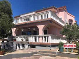 Krk Kornic Apartments, apartamento em Kornic