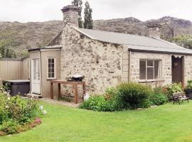 Historic Clyde cottage guest house, holiday rental in Clyde