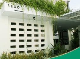 Rego Hotel Palu, hotel near Mutiara Airport - PLW, Palu