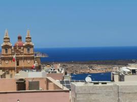 Private Room in Maisonette with roof Access, hotell i Mellieħa