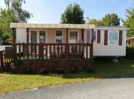 Bungalow cosy à Onzain avec terrasse & piscine partagée
