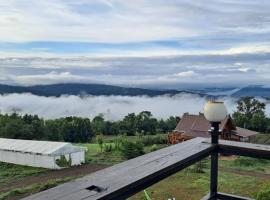 บ้านไร่ระเบียงฟ้า น้ำหนาว แคมป์ปิ้ง, hotel near Phu Kradueng National Park, Ban Phu Hi