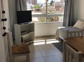 Dto Nuevo Barrio Universitario II , wifi y cochera-Check in express-Pet friendly, apartmán v destinácii Bahía Blanca