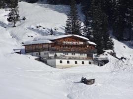Berghütte Sonnenfluh, hotel v destinaci Lechleiten
