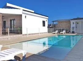 Chalet moderno con pisicina