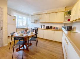 3 bed duplex flat, free WIFI & Netflix, Ideal for contractors, hotell sihtkohas Gravesend