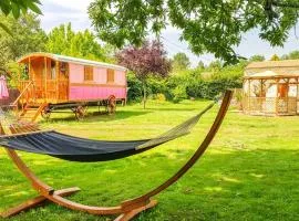 Bungalow cosy à Bussac-Forêt avec piscine partagée 15 m²