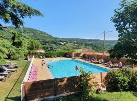 Camping Les Lavandes, family hotel in Darbres