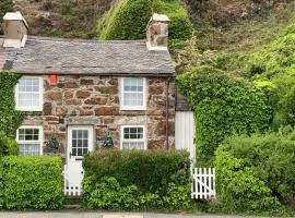 Pwllheli Marina Welsh Cottage by Plas Heli & the sea