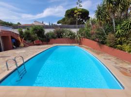 Villa Palm' Issambres 6-8 personnes avec piscine et jardin privés，加洛内特海滩的飯店