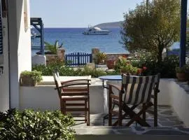 George's beach studios Aliki Paros