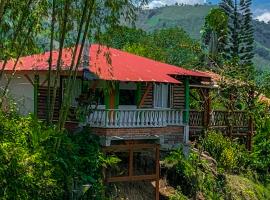 Room in Lodge - Family Cabin With Lake View, bed and breakfast a Rizaralda