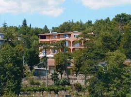 VILLA VOLOSKO with private parking and breakfast,seaview