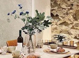 NEW Design & High Standard Apt from 16th Century in Old Town-FREE Parking