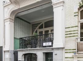 Spacious Belle Epoque House with free parking, 5-Sterne-Hotel in Ostende