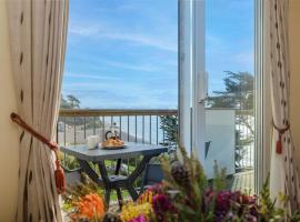 Sunrise Bay - Mount Brioni, hotel with parking in Downderry