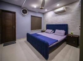 Two Bedrooms Apartment Near DHA & Airport, מלון בלאהור