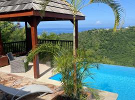 Bungalow d'une chambre avec vue sur la mer piscine partagee et terrasse a Marigot Vieux Habitants a 6 km de la plage, hotel in Vieux-Habitants