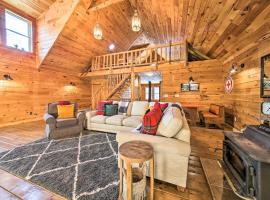 Rangeley Retreat Cabin-Style Home Lake Access, hotel v destinaci Rangeley