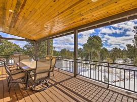 Sunlit Heber Family Cabin with Deck and Mtn Views, hotel din Heber